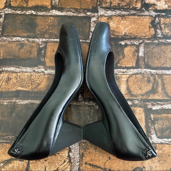 Liz Claiborne Black Leather Heels - Picture 9 of 11